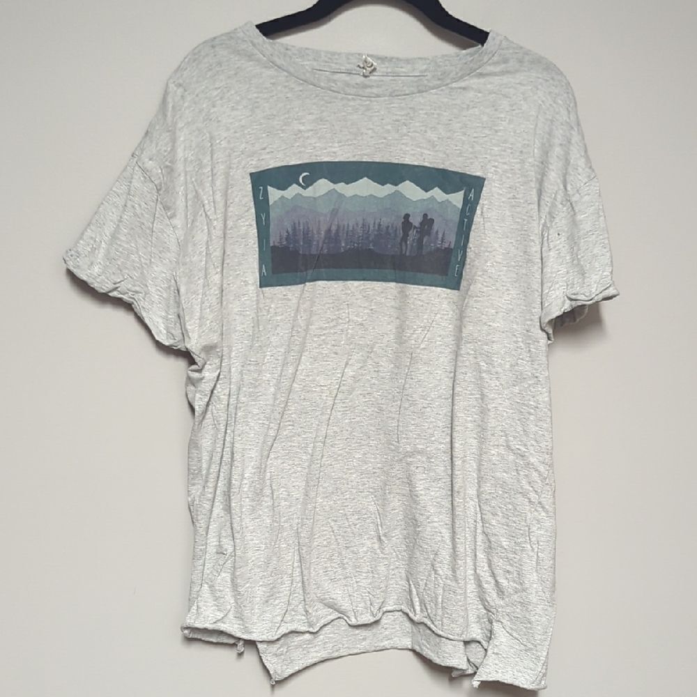 Zyia Gray Graphic T-Shirt